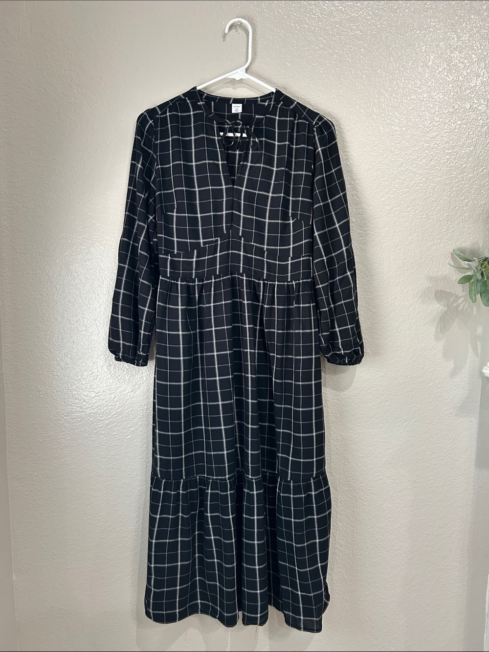 Old Navy Black Windowpane Tie-Neck Maxi Dress Sz XS Summer Lagging Look TC0077